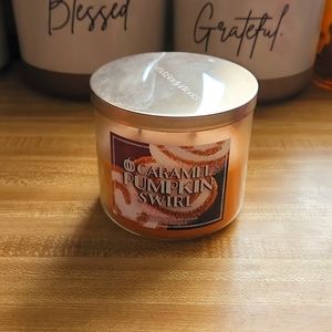 3 wick candle